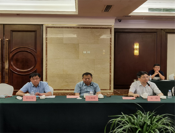 東南大學(xué)校友經(jīng)濟(jì)促進(jìn)地方產(chǎn)業(yè)發(fā)展暨校地產(chǎn)學(xué)研合作對接論壇在高郵舉行2